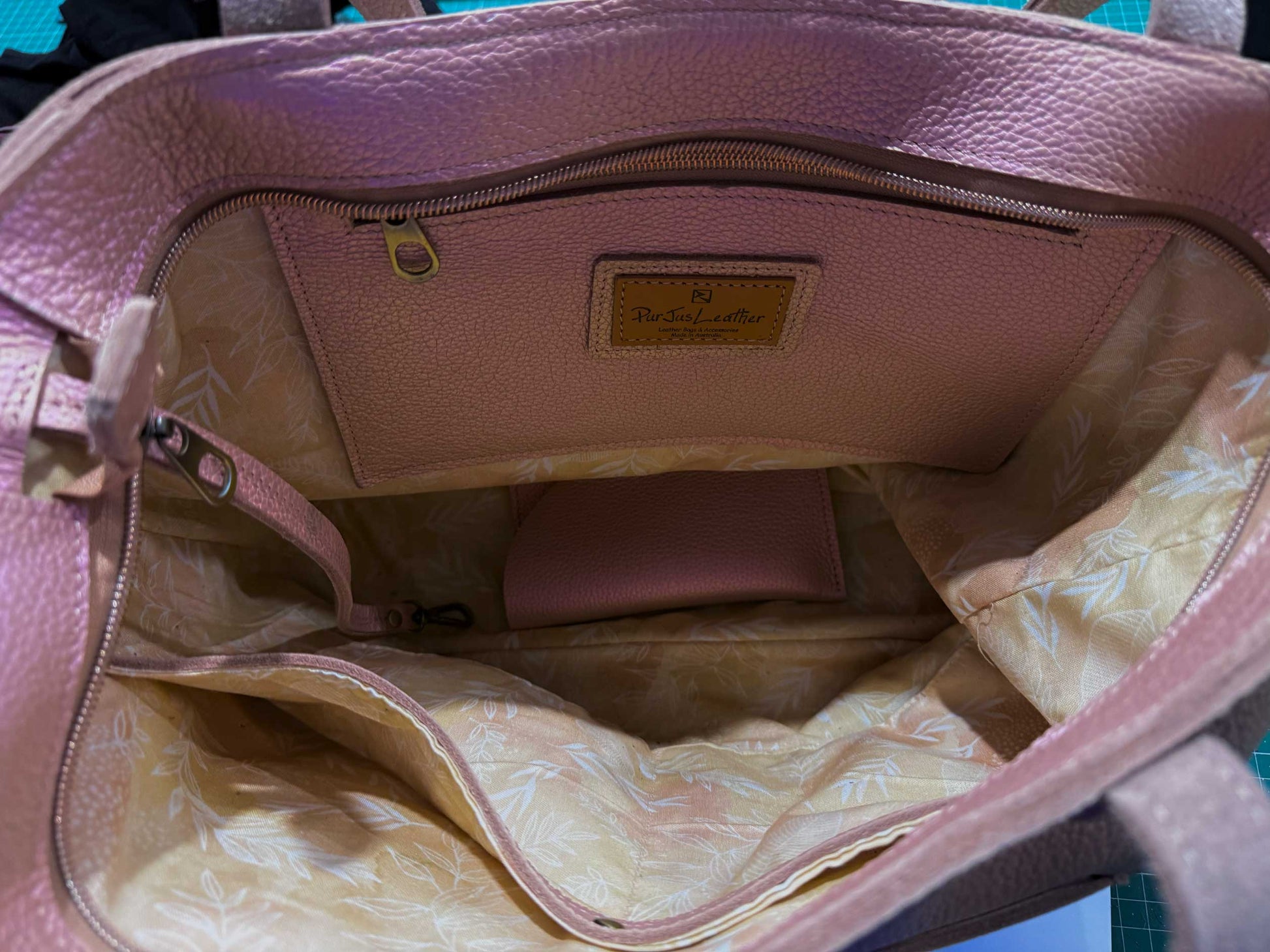 pink tote bag zipper closure with inside lining and leather zipper pocket